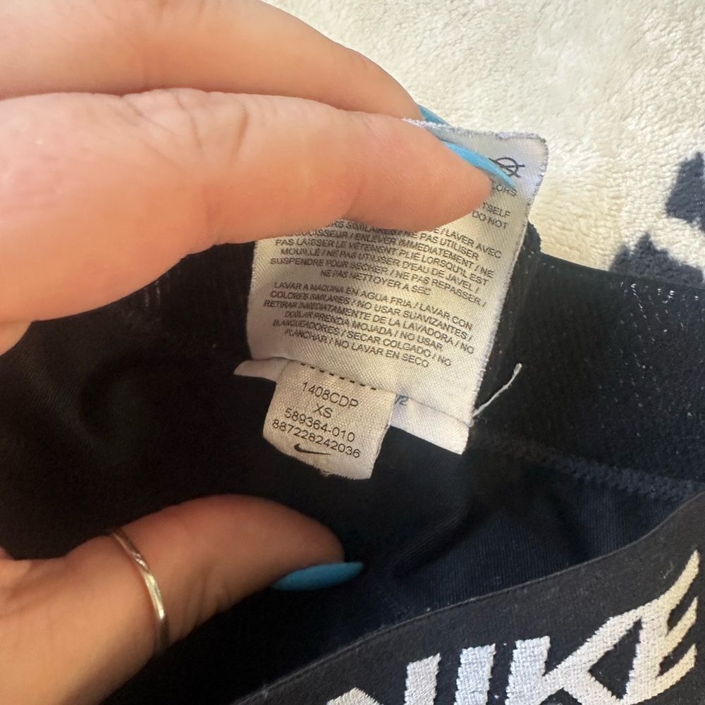 Nike pros size XS - Picture 2 of 2